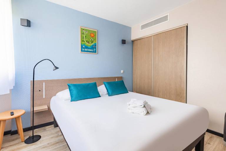 Serviced apartment with patio in Montélimar