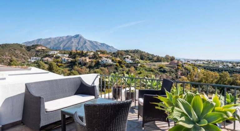 Vacation home with garden, terrace & BBQ in Benahavis