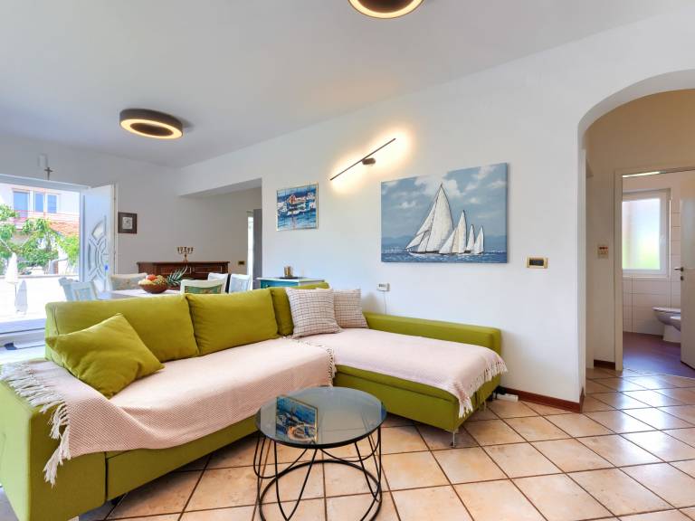 Holiday apartment with patio, grill & private pool — photo 4