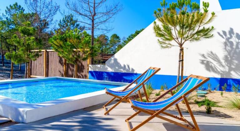 Holiday apartment with pool, garden & sauna in Setubal