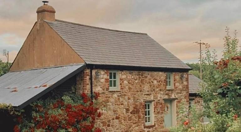 Vacation home with hot tub in Bridgend