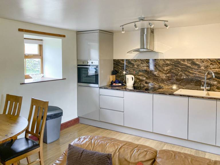 Child-friendly beautiful cottage with barbecue & hot tub | Pet-friendly — photo 5