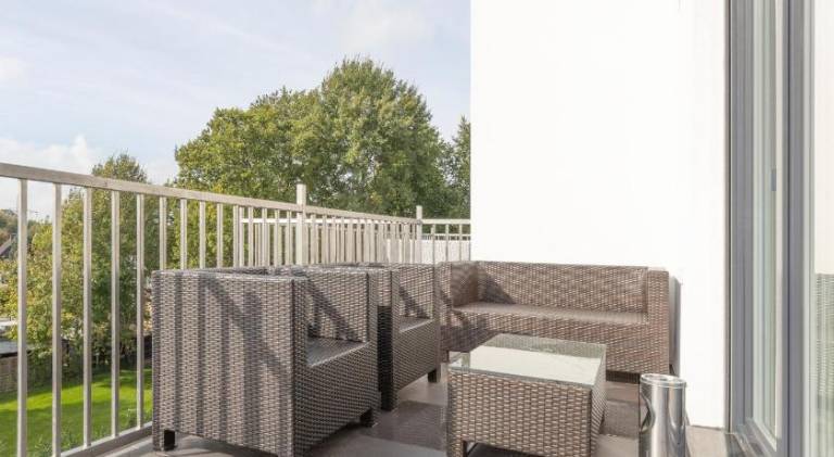 Apartment with patio — photo 4