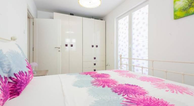 Holiday apartment with patio | Beach nearby | Pets allowed — photo 3
