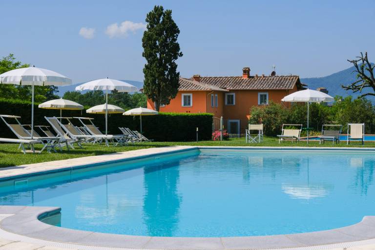 Rental apartment with barbeque, terrace & pool in Reggello
