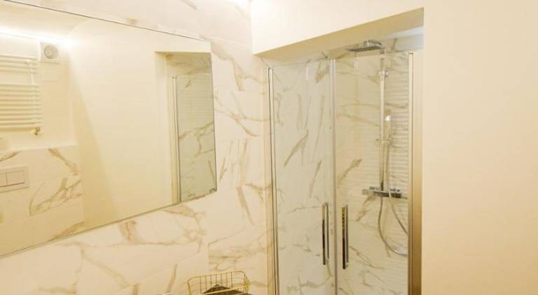 Charming apartment | Close to Two Towers | Pets are welcome — photo 2