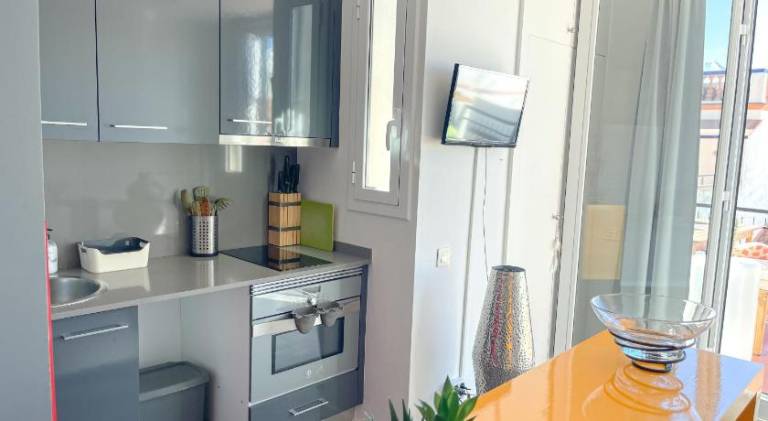 Apartment with terrace — photo 3