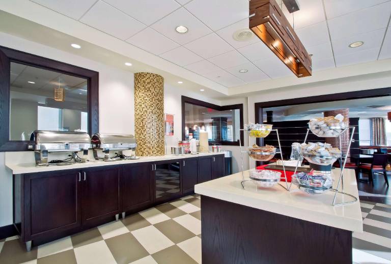 Hampton Inn & Suites Columbus-Downtown — photo 5