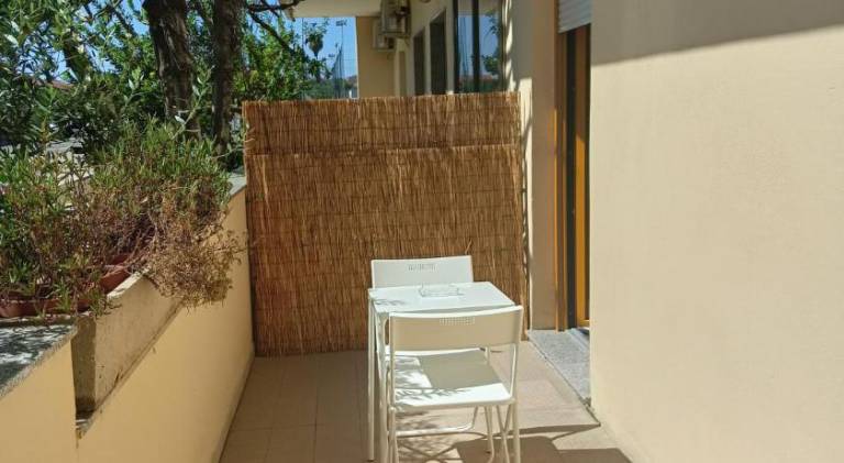 Apartment with terrace — photo 4