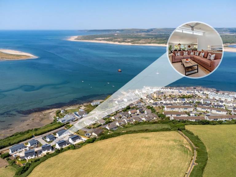 Fully equipped lovely cottage with garden, grill & hot tub | Water view | Next to the beach | Dogs allowed in Bideford