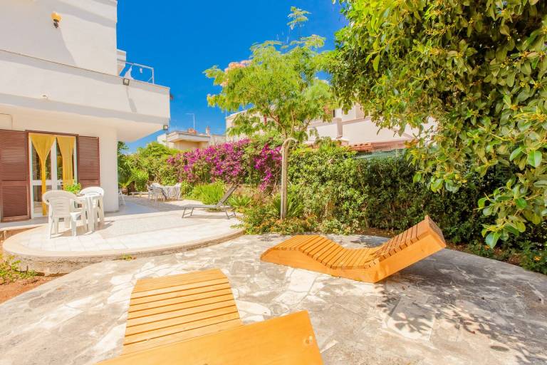 Villa with BBQ, garden & terrace — photo 4