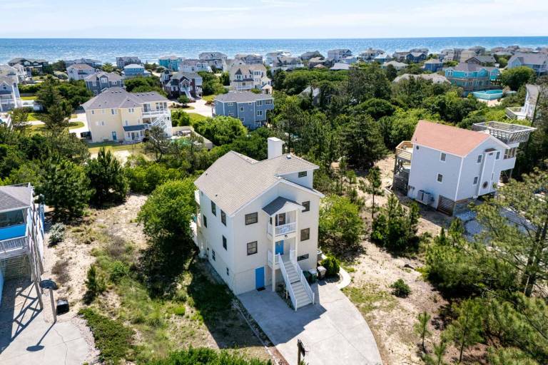 Family-oriented vacation home with jacuzzi, private pool & barbecue | City view | Next to the beach | Dogs allowed — photo 2