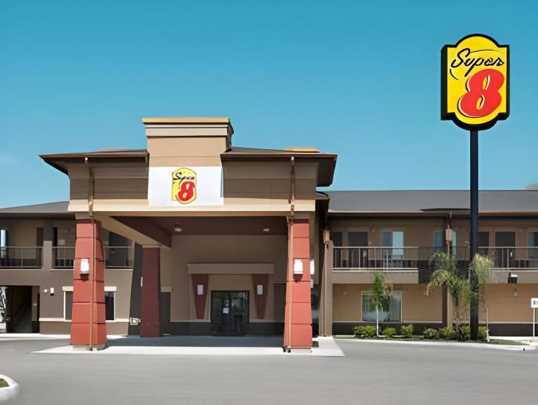 Super 8 by Wyndham Karnes City in Karnes City, TX