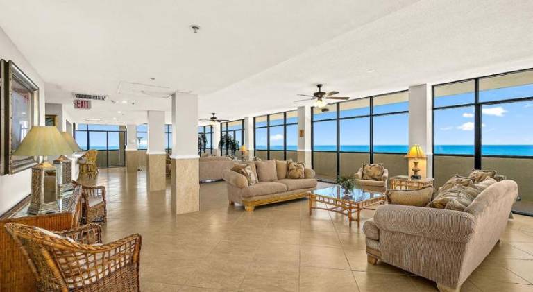 Sandpoint Beachfront Condo — photo 3