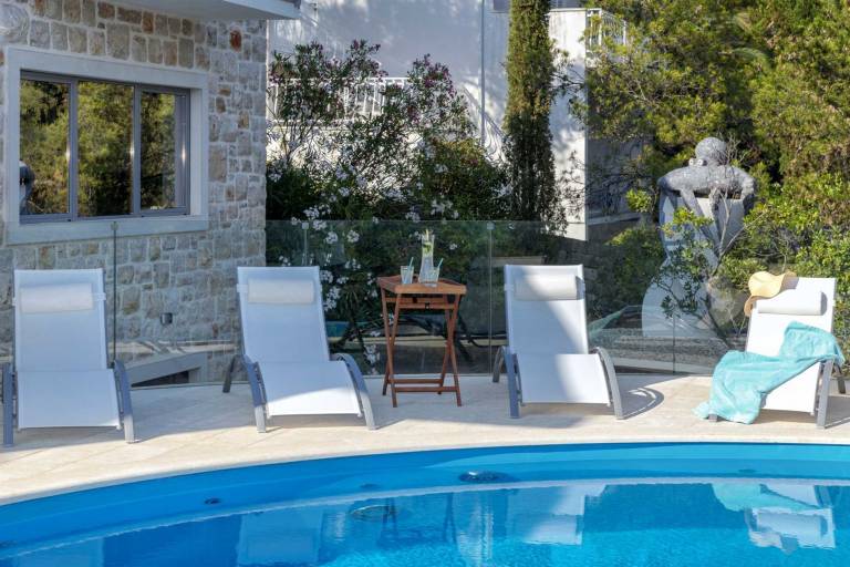 Villa with garden, heated pool & patio — photo 5