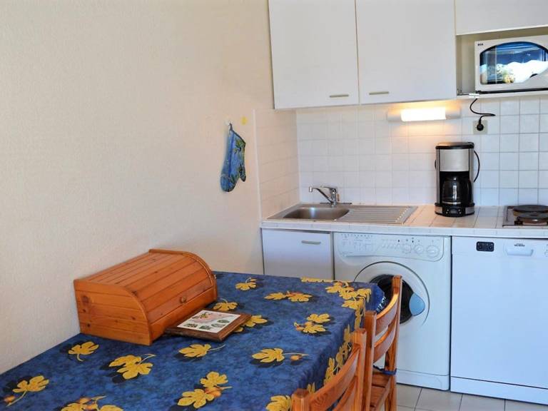 Apartment with 2 rooms for 6 persons — photo 3