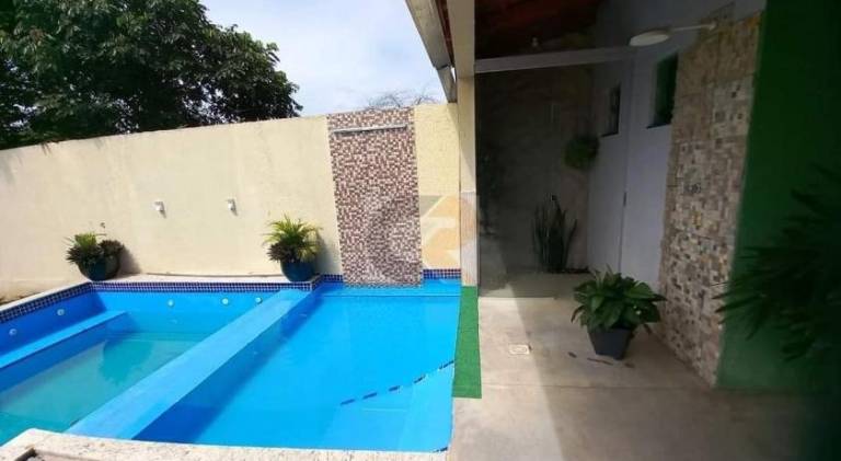 House with pool — photo 5