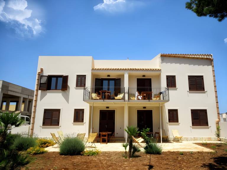 Serviced apartment with yard, grill & terrace in San Vito Lo Capo