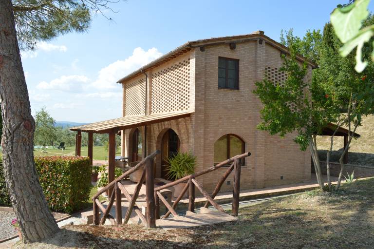 Villa with yard, patio & private pool | Garden view — photo 2