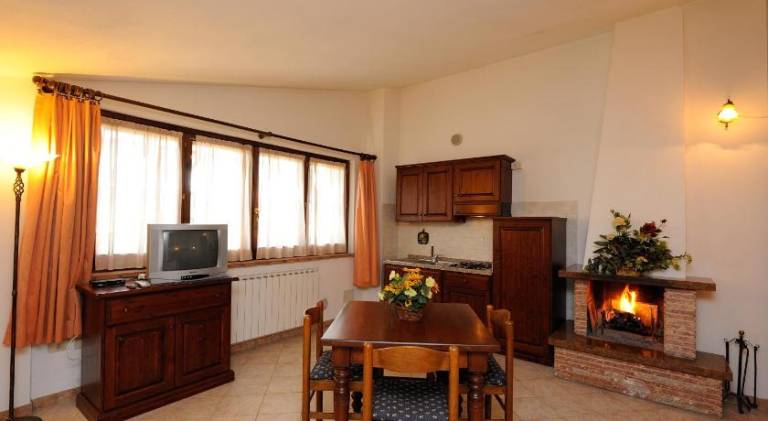 House with pool, terrace & jacuzzi | Pet-friendly — photo 4