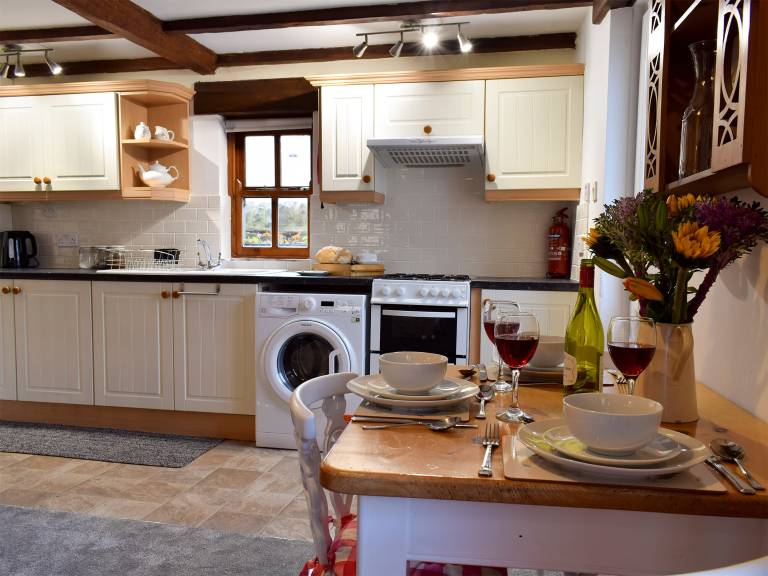 Family-friendly cottage with patio | Pets allowed — photo 5