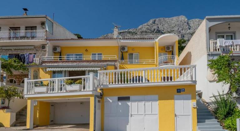 Apartments Antonio in Brela