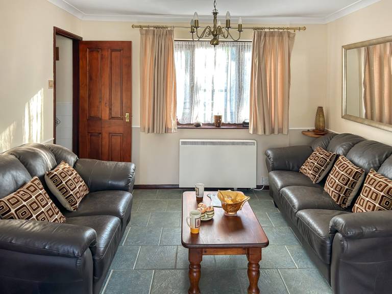 Cottage with pool in Penzance