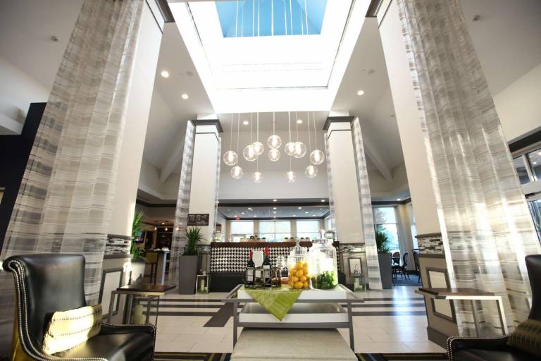 Hilton Garden Inn Westbury — photo 2
