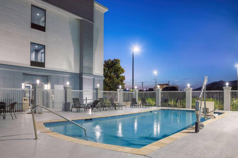 Hampton Inn & Suites Brenham — photo 3