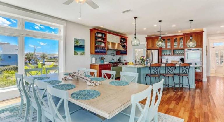Mermaid Castle - Oceanfront Luxury Beach House - Rooftop Deck — photo 4