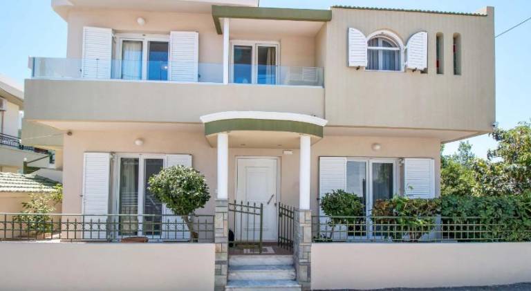 Villa with pool | Pets allowed — photo 4