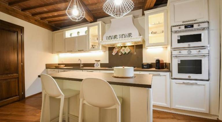 Fully equipped spacious vacation home with patio | Pet-friendly — photo 5