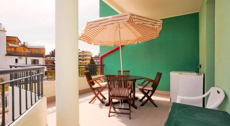 Apartment with patio & private pool — photo 4