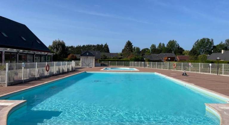 Chalet with pool — photo 3