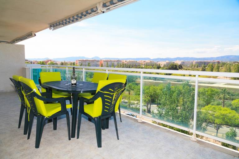 Holiday apartment with terrace, pool & garden — photo 5