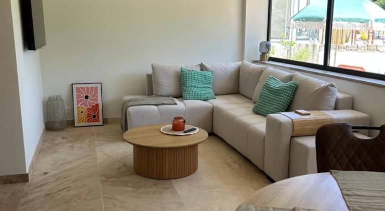 House with pool | Pets are welcome — photo 2