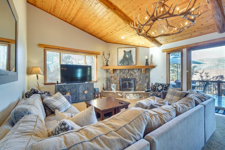 Big Bear Lake Cabin w/ Hot Tub & Gas Fire Pit! in Big Bear Lake, CA