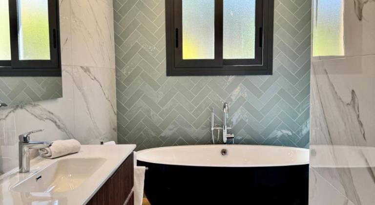 Beautiful serviced apartment with garden, pool & patio | Pet-friendly — photo 2