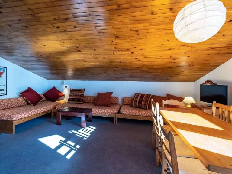 Apartment with 1 room for 6 persons in Les Belleville