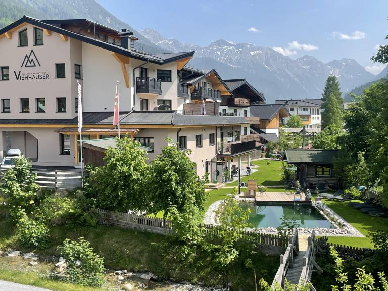Family-oriented lovely holiday apartment with yard, jacuzzi & pool | Close to the ski | Perfect for remote work | Pets allowed — photo 2