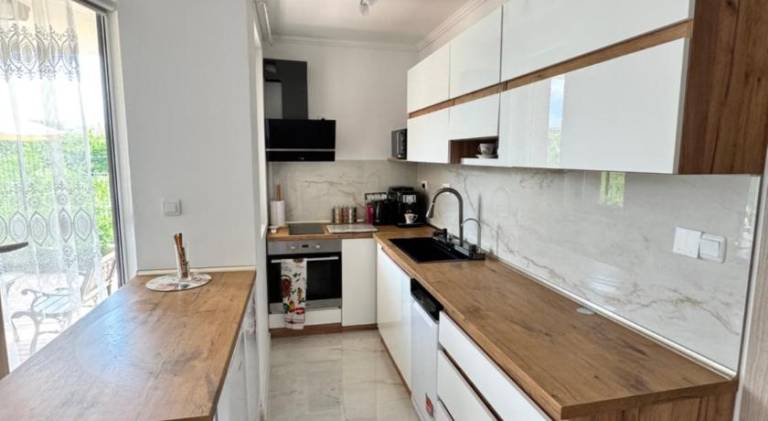 Holiday apartment with yard & terrace — photo 3