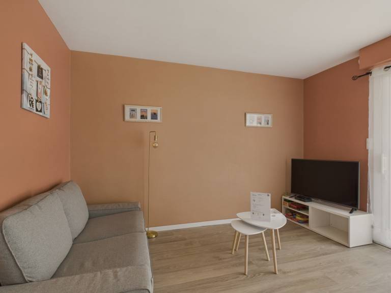 Charming vacation home with barbeque & yard | Pets allowed — photo 2