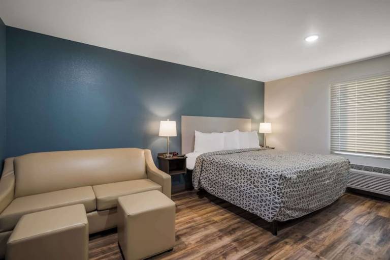 Woodspring Suites Milwaukee Menomonee Falls