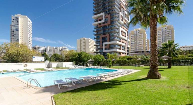 Rental apartment with pool in Portimão