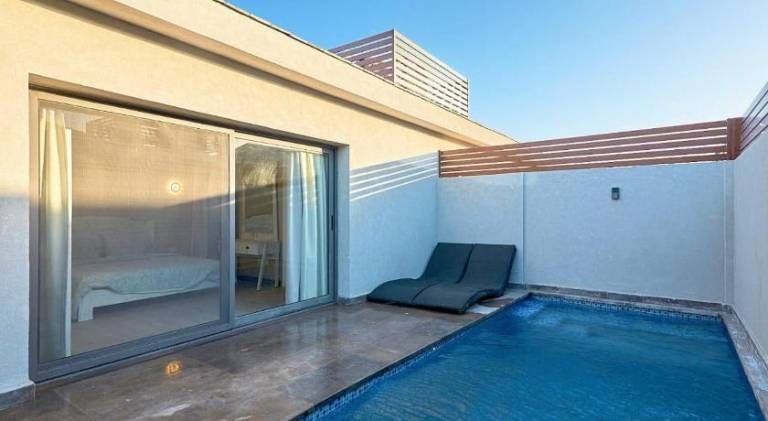 House with pool — photo 3