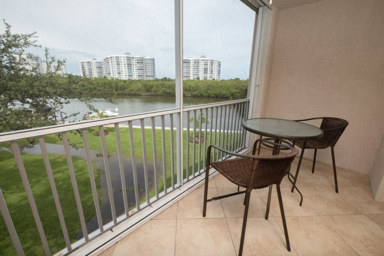 Condo North Naples