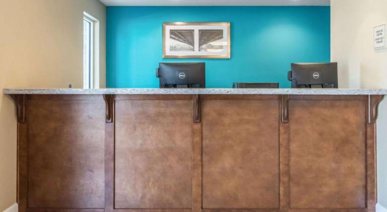 Econo Lodge Inn & Suites North Little Rock near Riverfront — photo 3