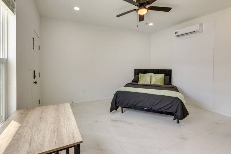 Pool & Beach Access: Modern SPI Studio Near Bars! — photo 5