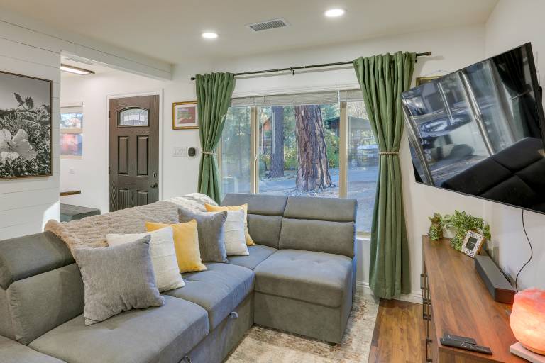 Cozy Wrightwood Cabin: Family & Pet Friendly! — photo 3