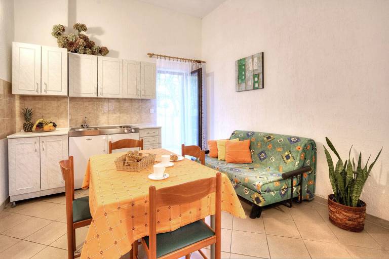 Beautiful rental apartment with barbeque & terrace | Next to the beach | Pets allowed in Baska